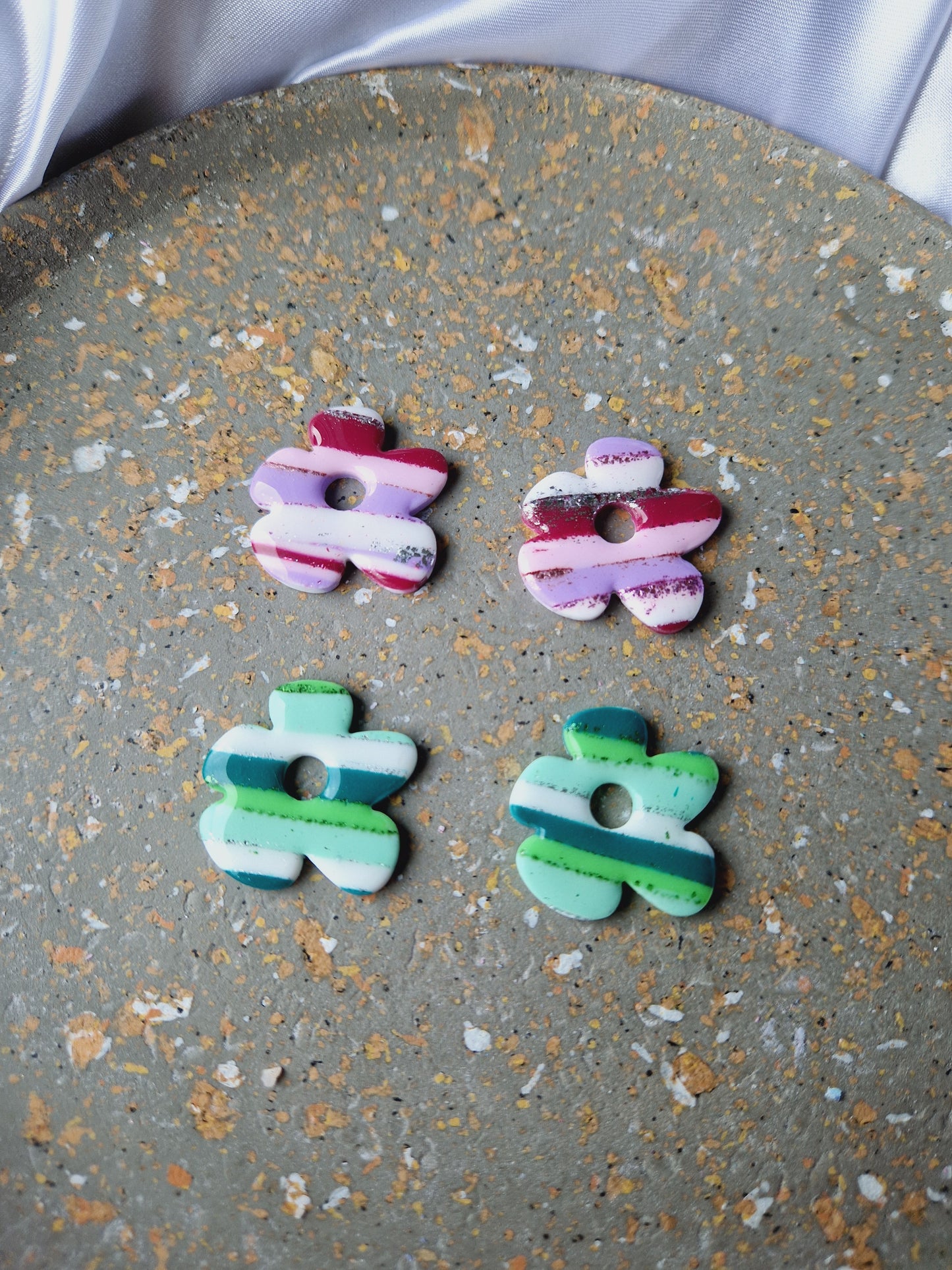 Pampilles rayures rose / vert 🩷💚 (sans créoles) finition brillante.