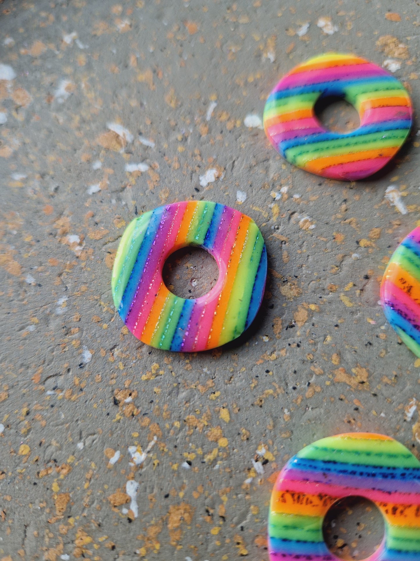 Pampilles Rainbow 🌈 (sans créoles) finition brillante.