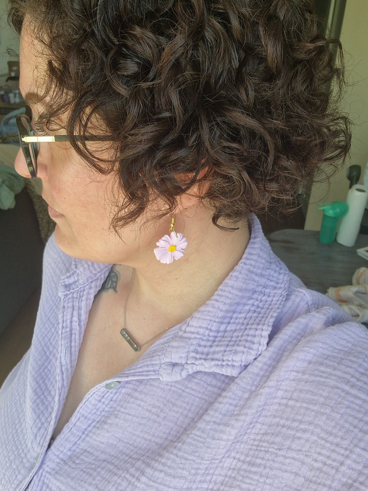 Boucles fleurs rose pale.