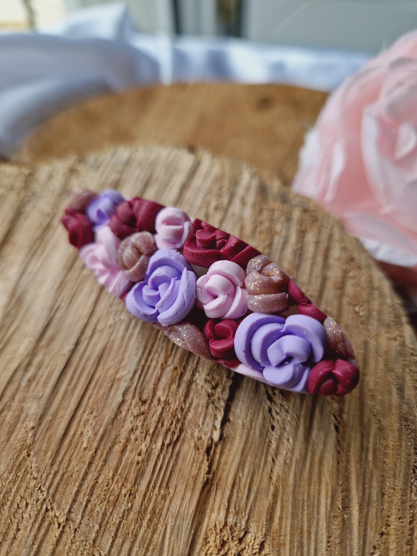 Barrette roses.