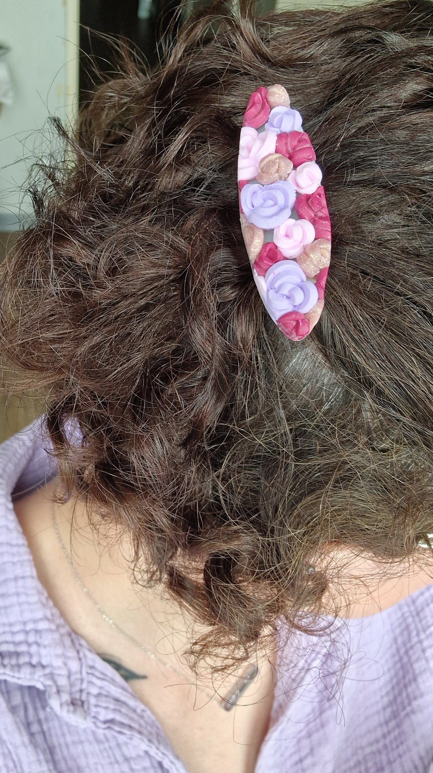Barrette roses.