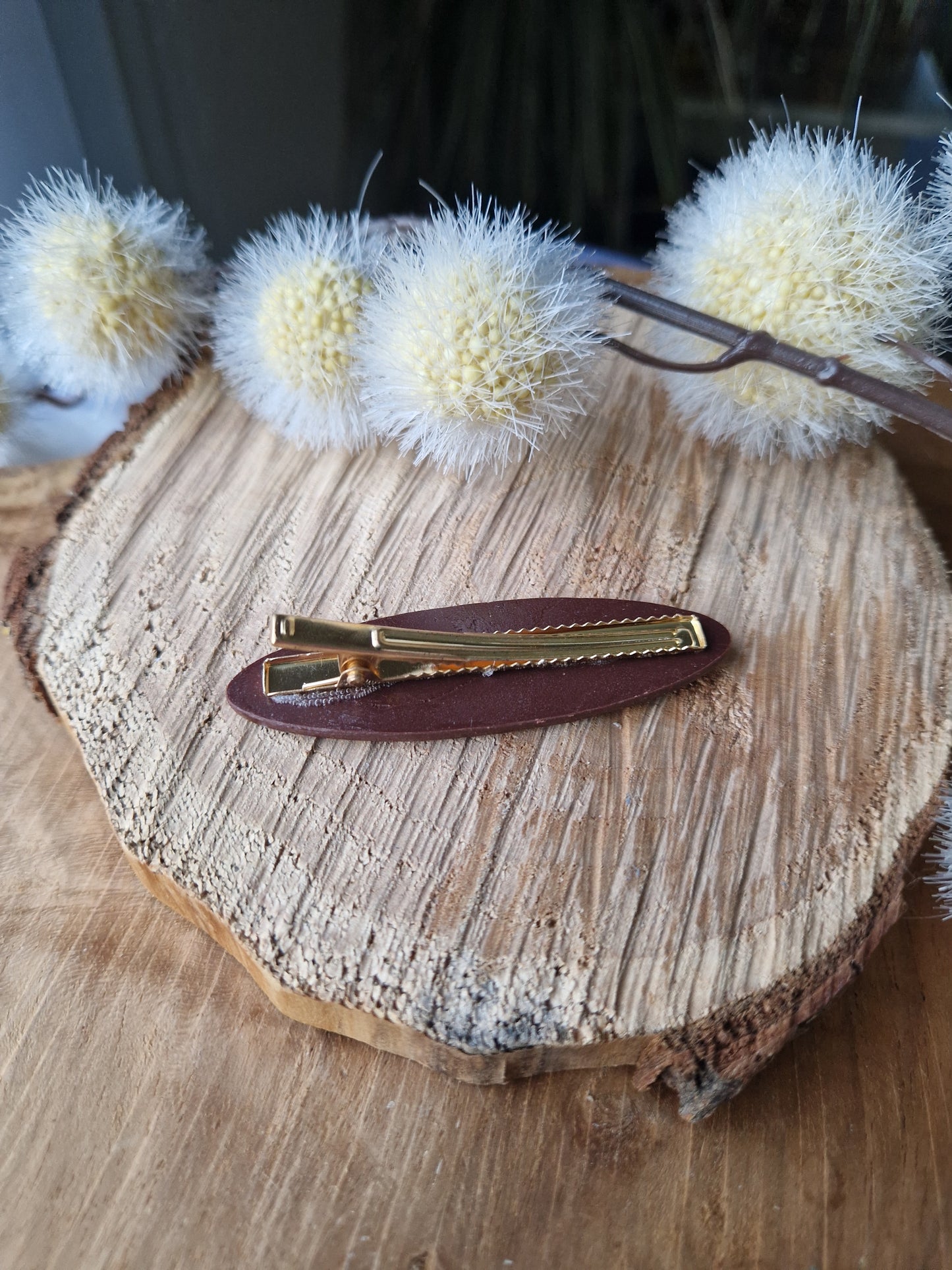 Barrette marron.