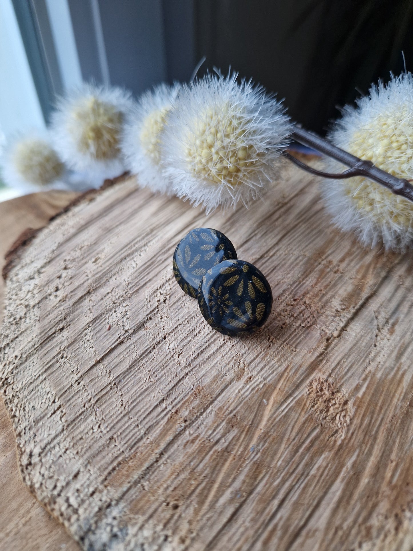 Puces d'oreilles rondes.