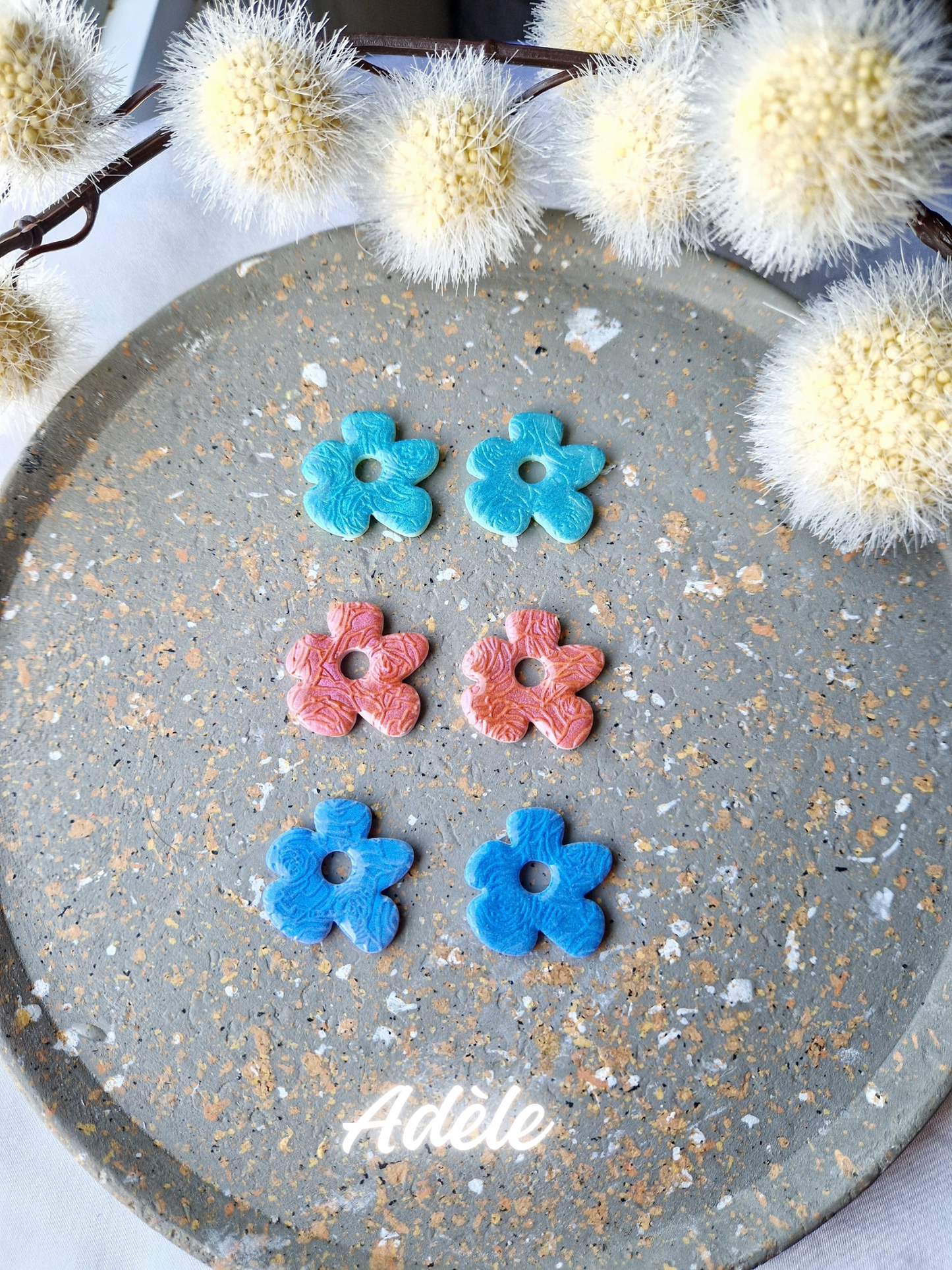 Pampilles relief roses 🌹finition brillante (sans créoles).
