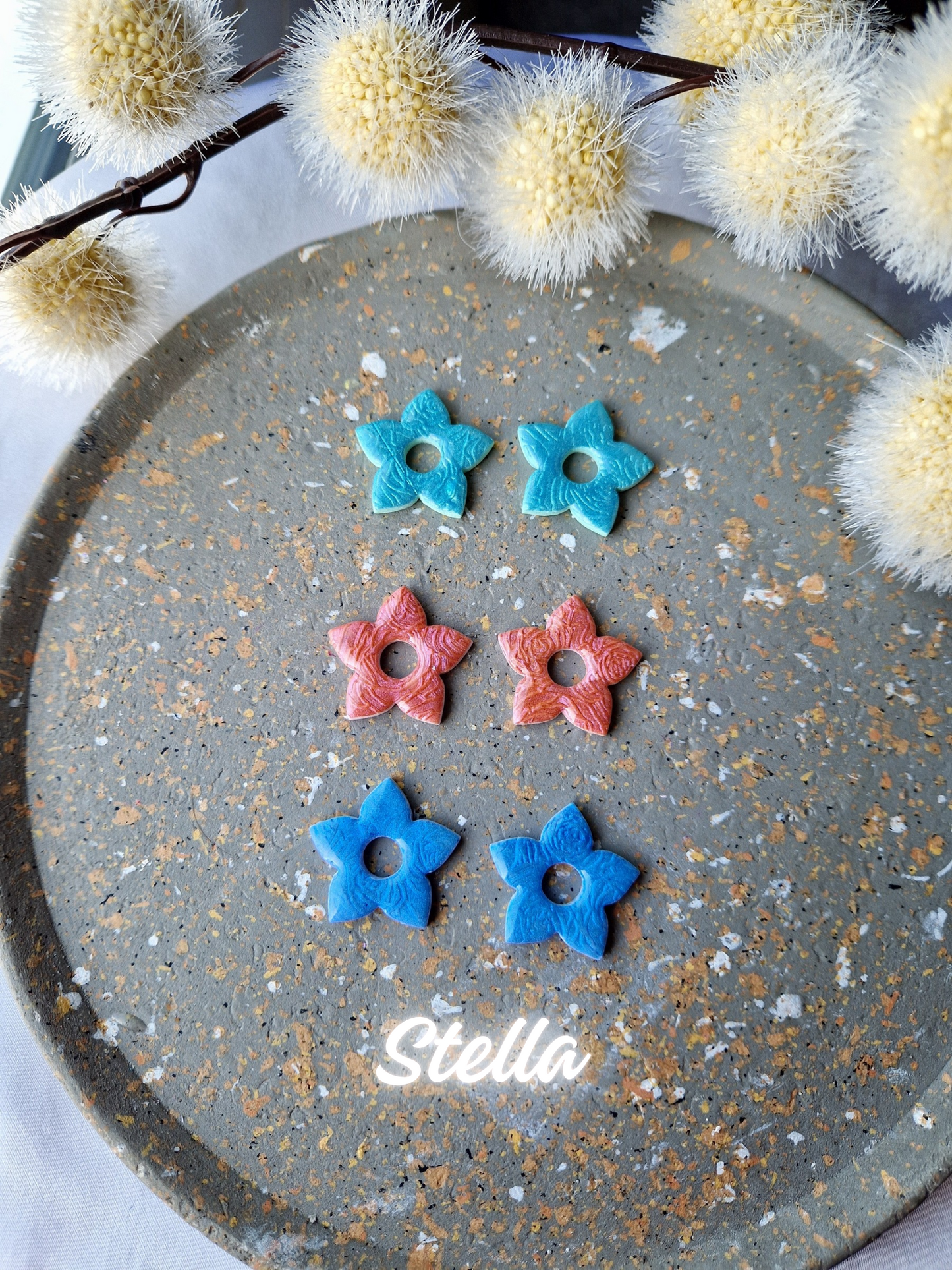 Pampilles relief roses 🌹finition brillante (sans créoles).