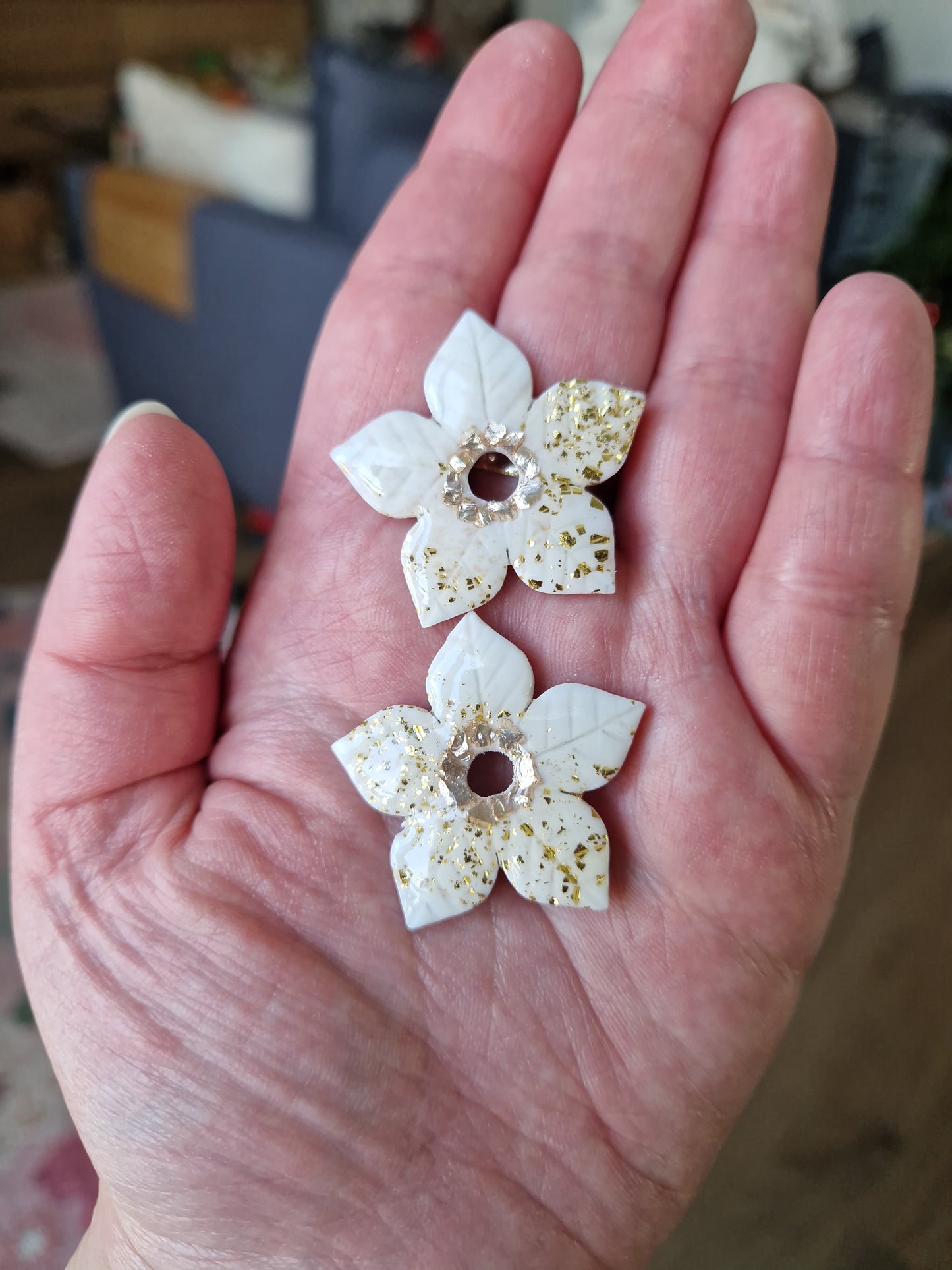 Pampilles "Fleurs de Noël" grandes (sans créoles) blanc et or 🤍💛.