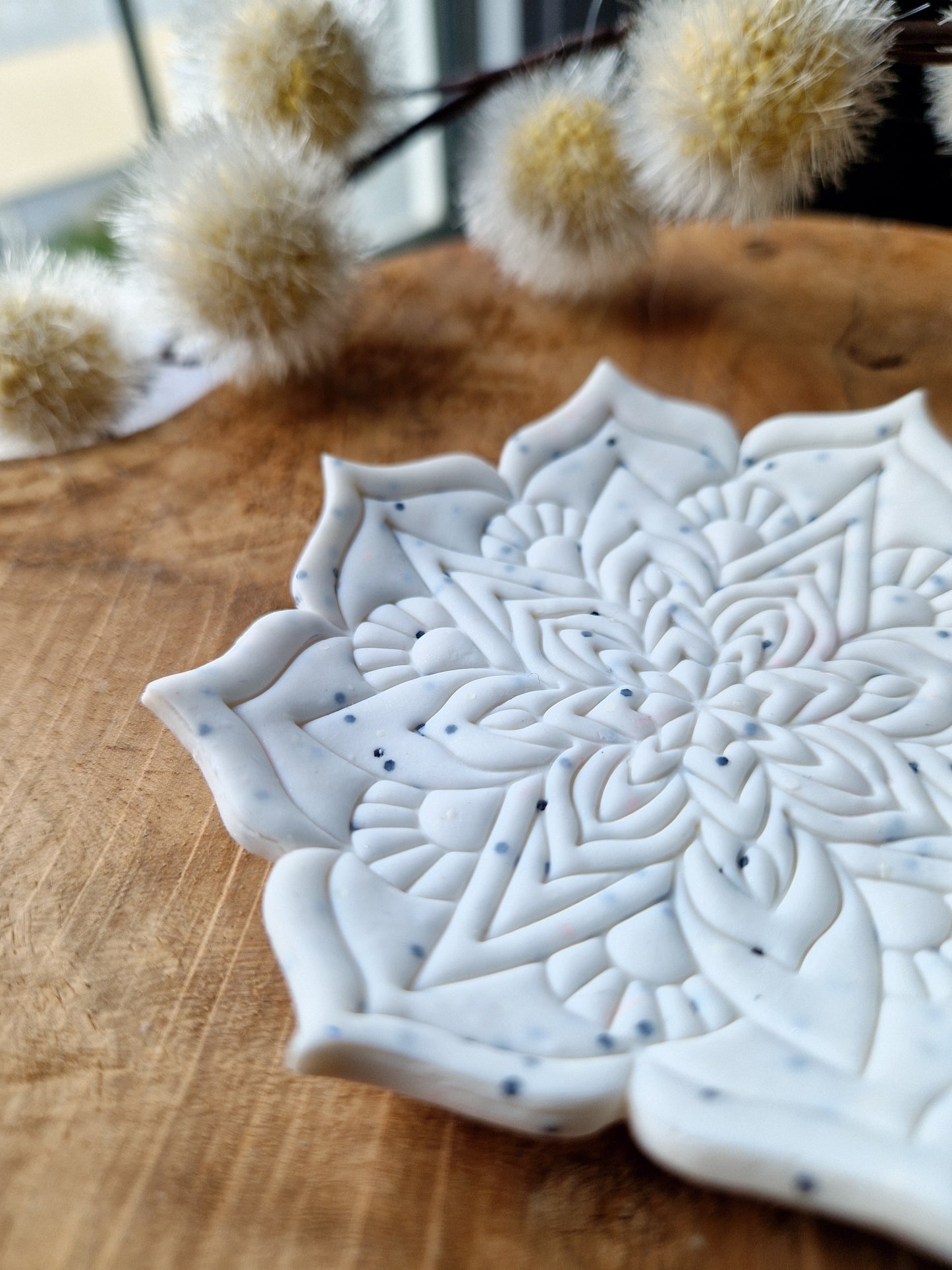 Coupelle Mandala Granit blanc.