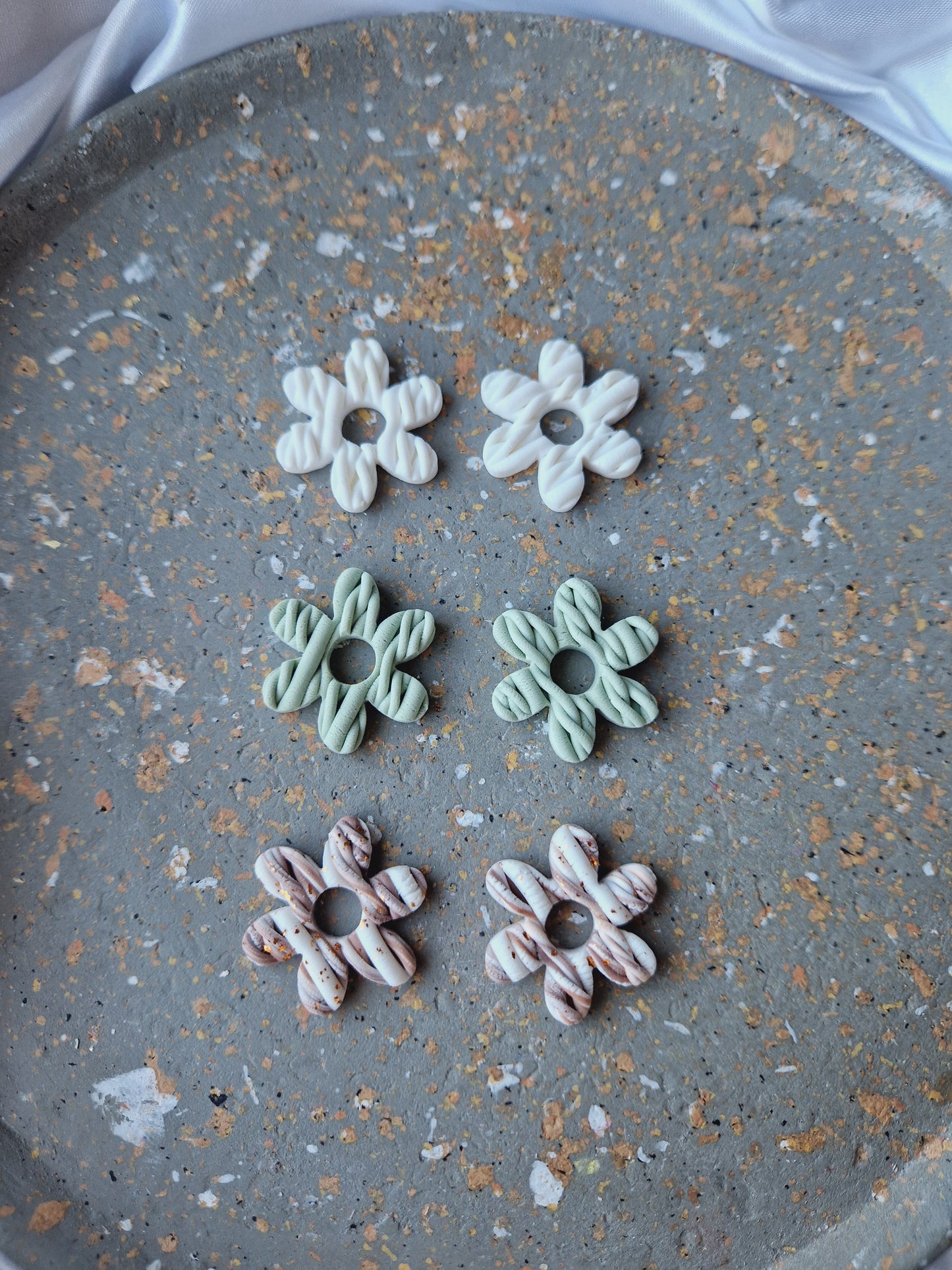 Pampilles effet mailles 🧶 mates.(sans créoles).