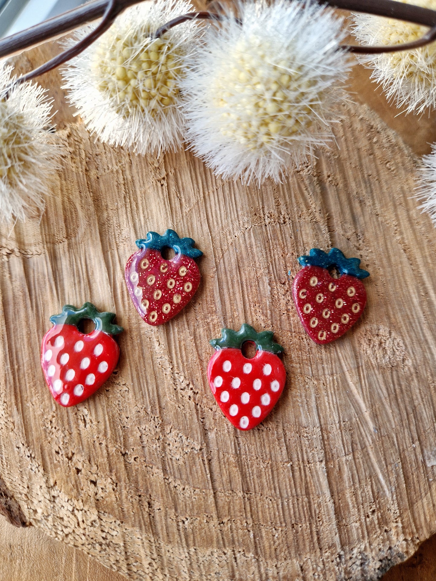 Pampilles "Fraises 🍓" finition brillante (Sans créoles).