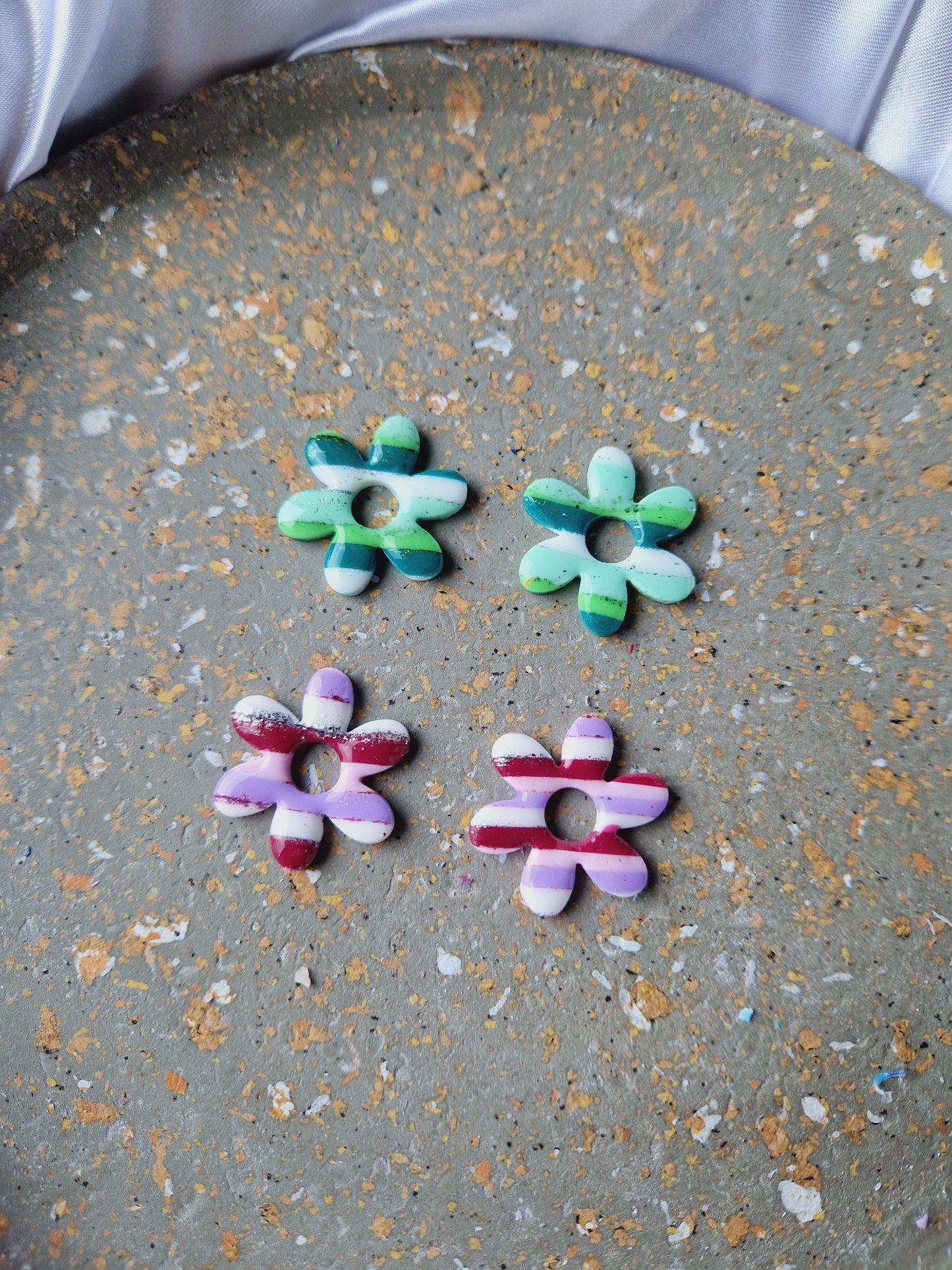 Pampilles rayures rose / vert 🩷💚 (sans créoles) finition brillante.
