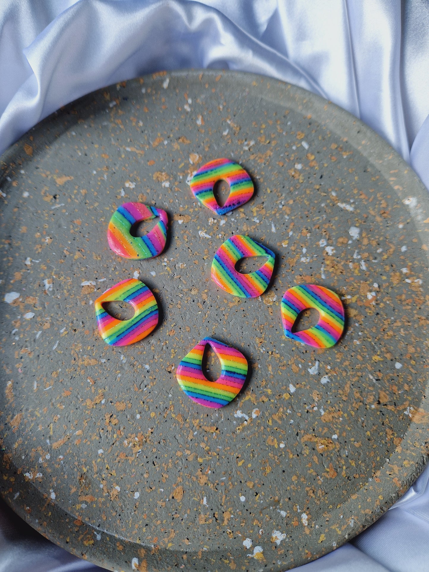 Pampilles Rainbow 🌈 (sans créoles) finition brillante.