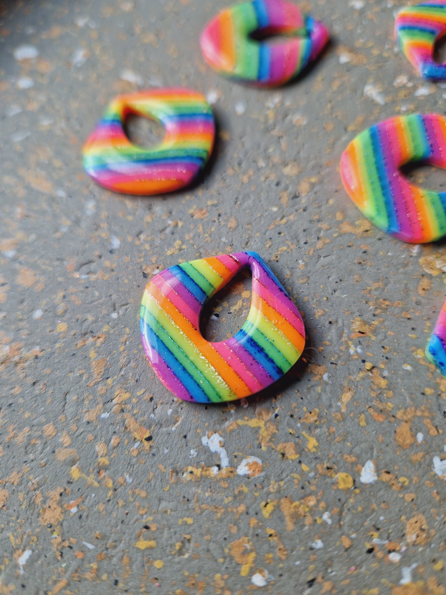 Pampilles Rainbow 🌈 (sans créoles) finition brillante.