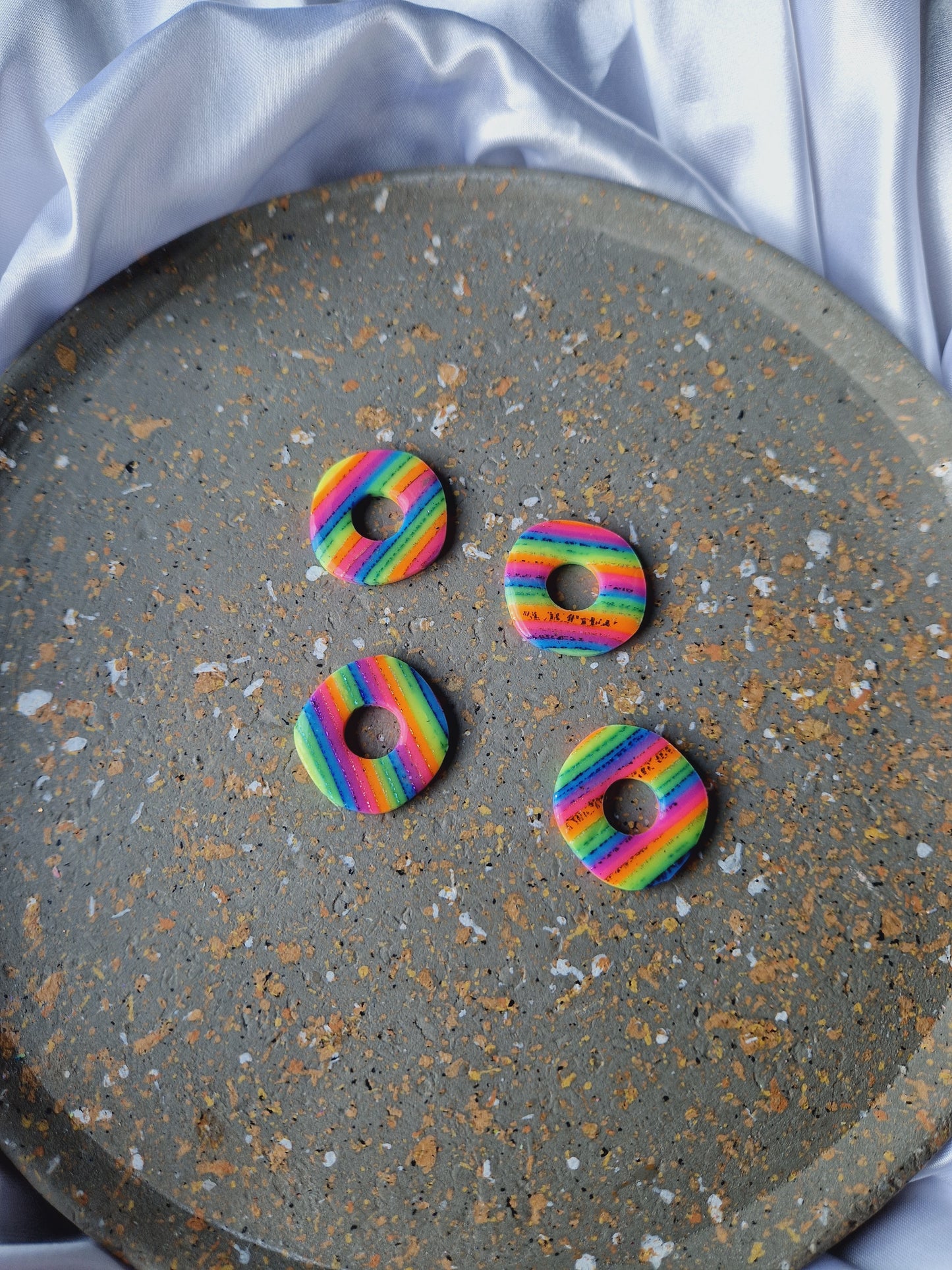 Pampilles Rainbow 🌈 (sans créoles) finition brillante.