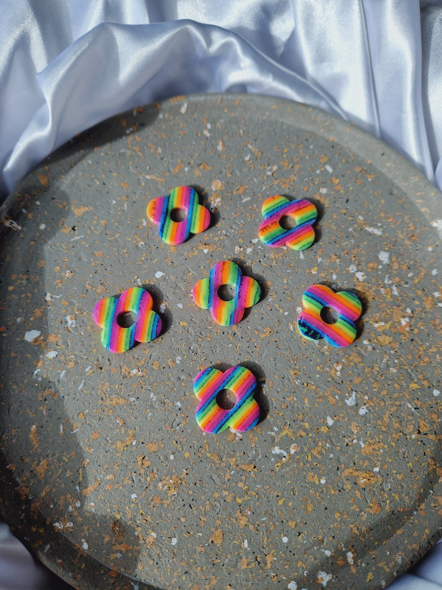 Pampilles Rainbow 🌈 (sans créoles) finition brillante.