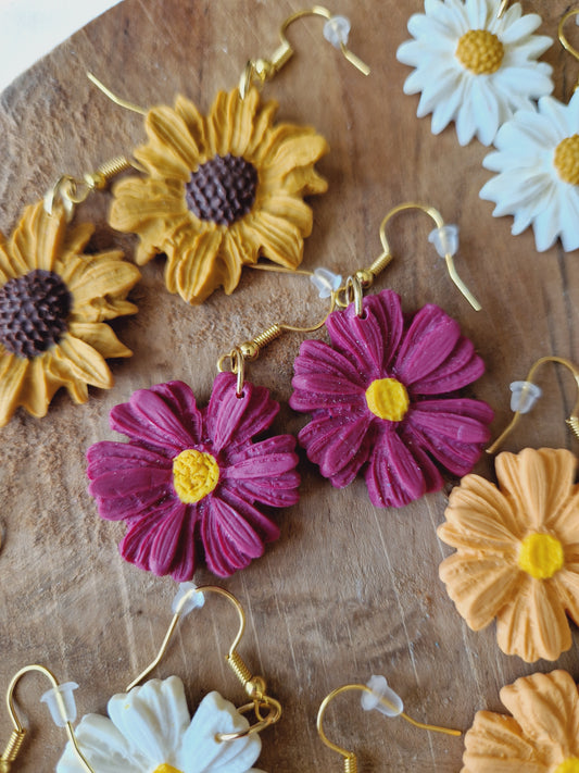Boucles fleurs rose foncé.