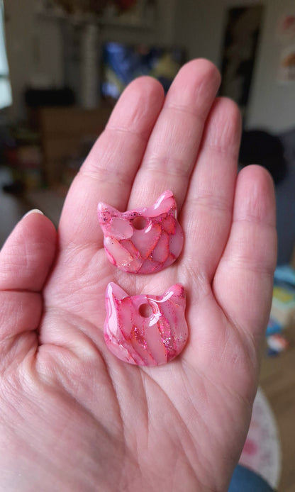 Les pampilles "La vie en rose 🩷" (sans créoles) finition brillante.