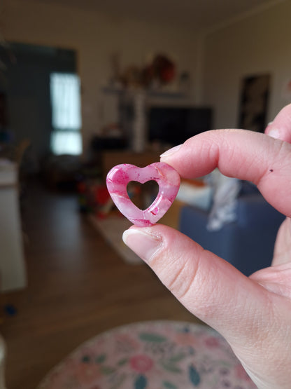 Les pampilles "La vie en rose 🩷" (sans créoles) finition brillante.