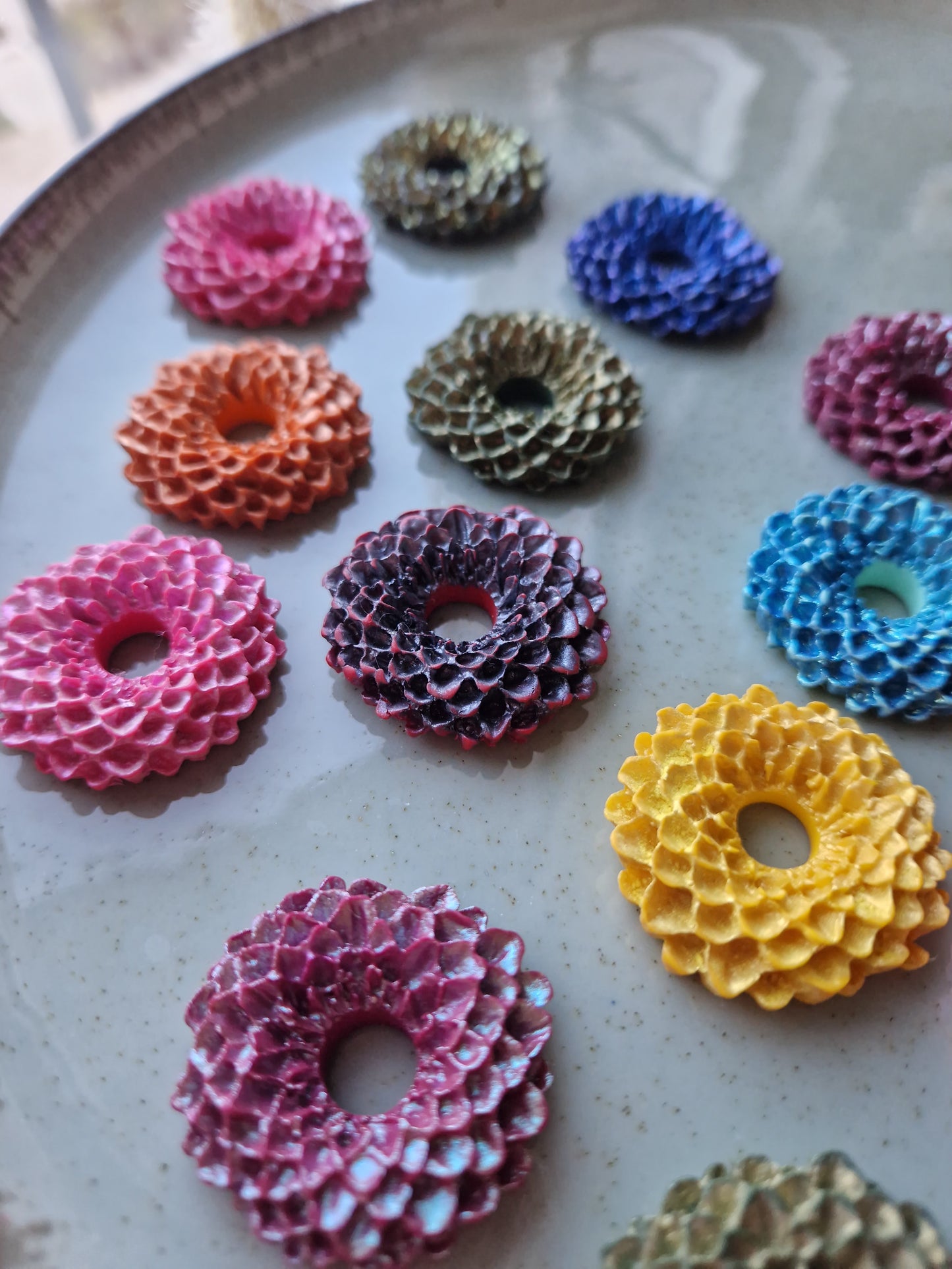 Les pampilles "Dahlias" (sans créoles).
