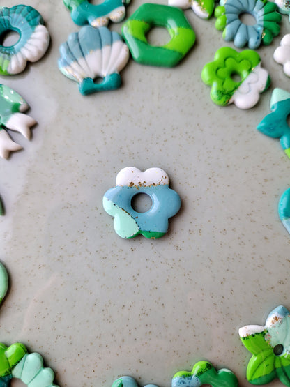 Pampilles "Lovely 🩷💙💚" finition brillante (sans créoles).