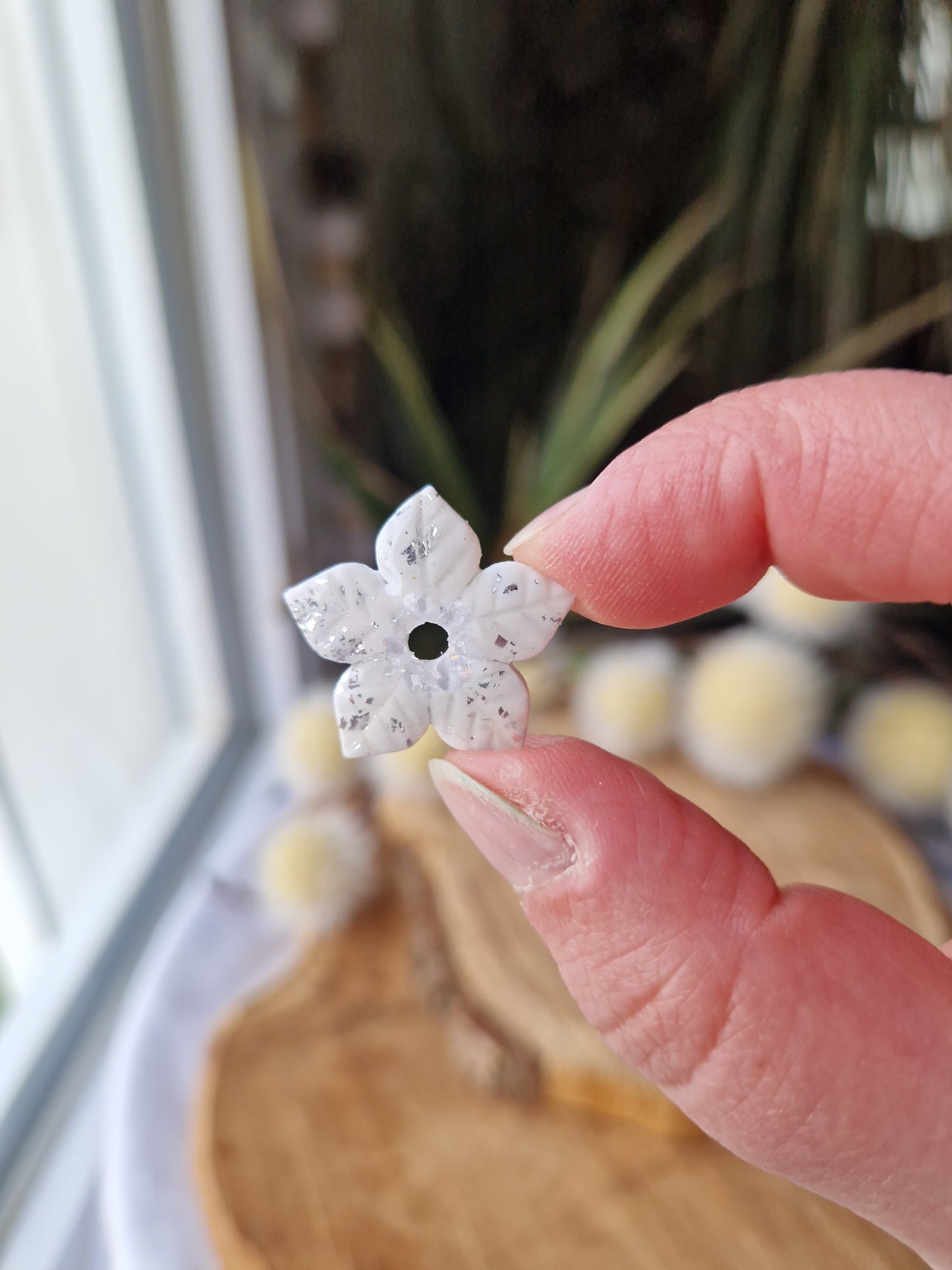 Pampilles "Fleurs de Noël" moyennes (sans créoles) blanc argent 🤍🩶