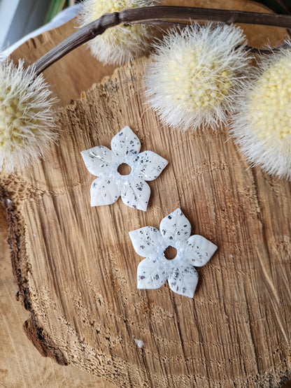 Pampilles "Fleurs de Noël" grandes (sans créoles) blanc/argent 🤍🩶