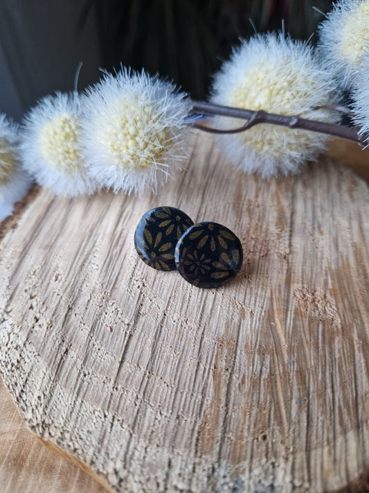 Puces d'oreilles rondes.