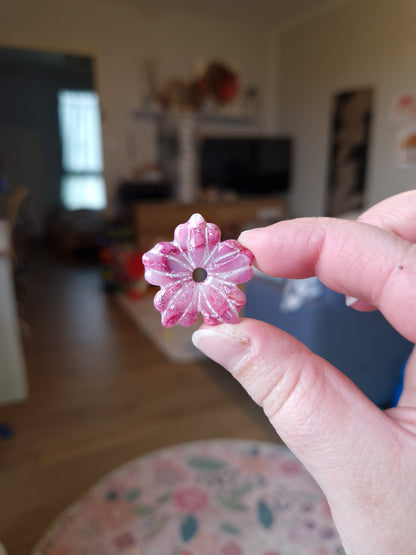 Les pampilles "La vie en rose 🩷" (sans créoles) finition brillante.