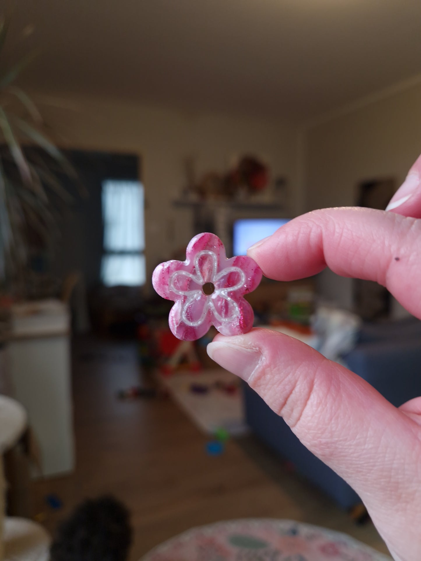 Les pampilles "La vie en rose 🩷" (sans créoles) finition brillante.