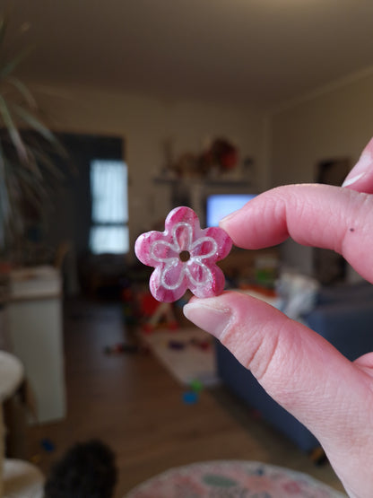 Les pampilles "La vie en rose 🩷" (sans créoles) finition brillante.