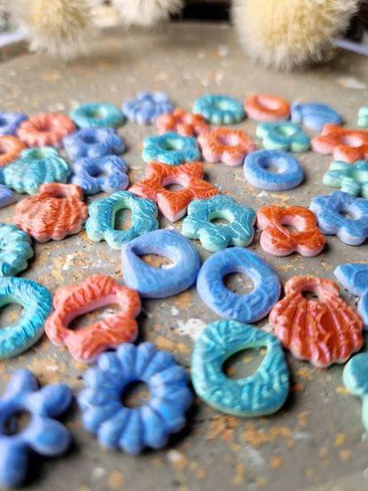 Minies pampilles relief roses 🌹  finition brillante (sans créoles).