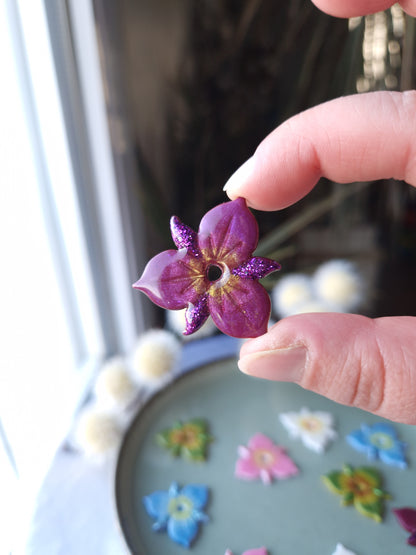 Les pampilles "Orchidées" 🌸 (sans créoles) finition brillante.