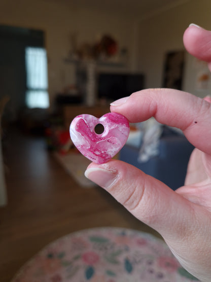 Les pampilles "La vie en rose 🩷" (sans créoles) finition brillante.
