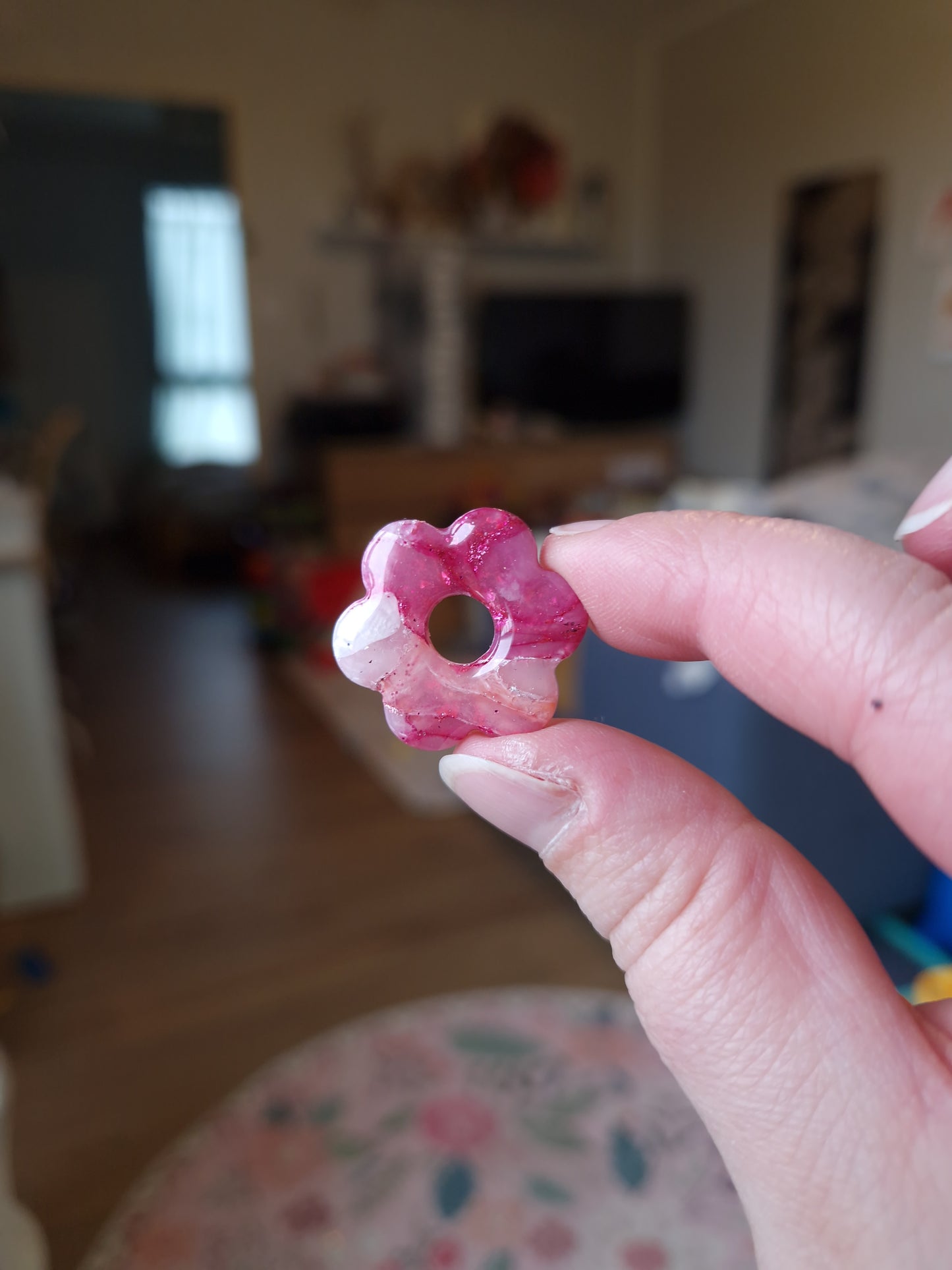 Les pampilles "La vie en rose 🩷" (sans créoles) finition brillante.