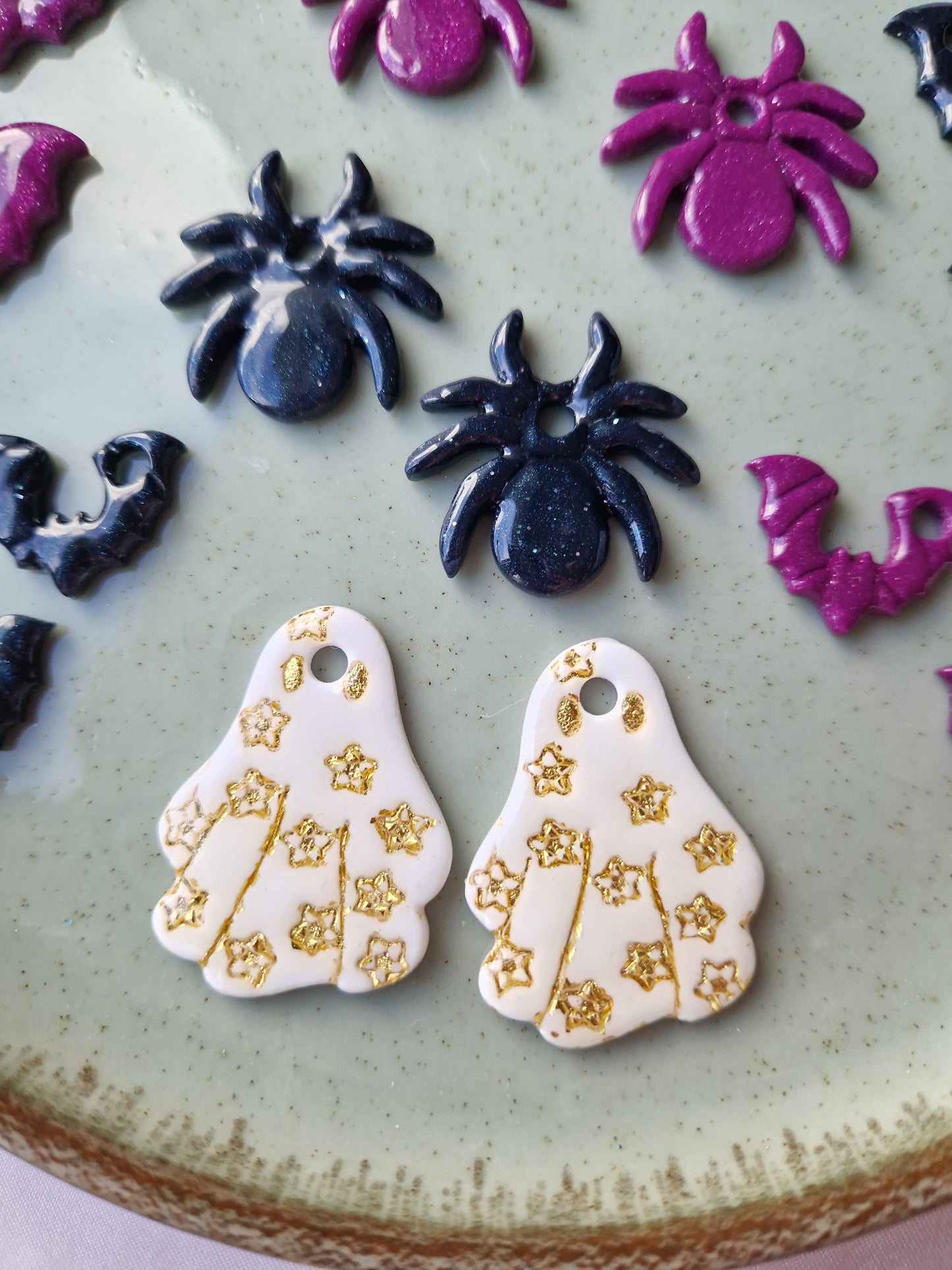 Pampilles "Halloween 🎃👻🕷🕸" finition brillante (sans créoles).