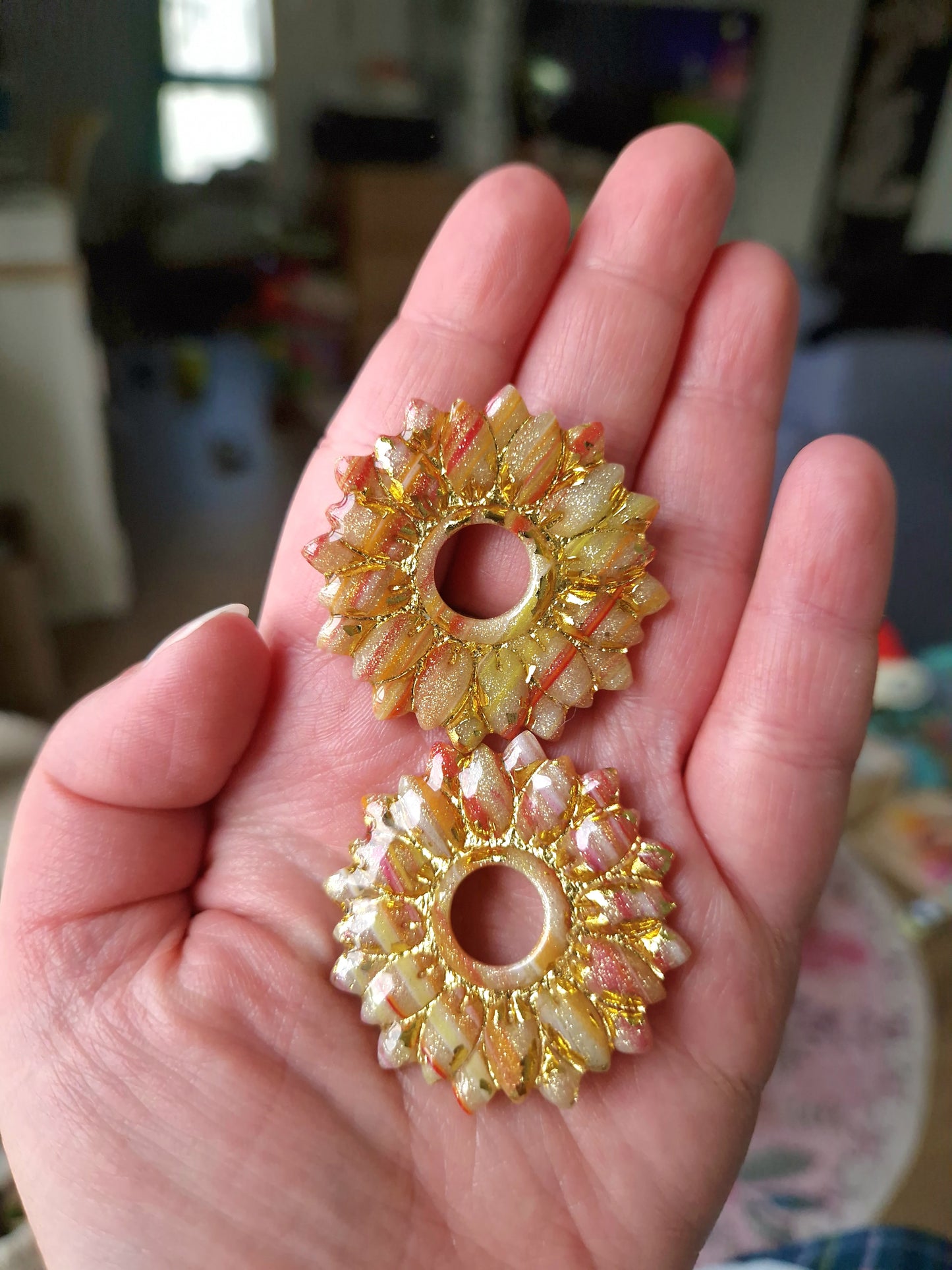Maxi pampilles "Tournesol 🌻" (sans créoles) finition brillante 4 cm.