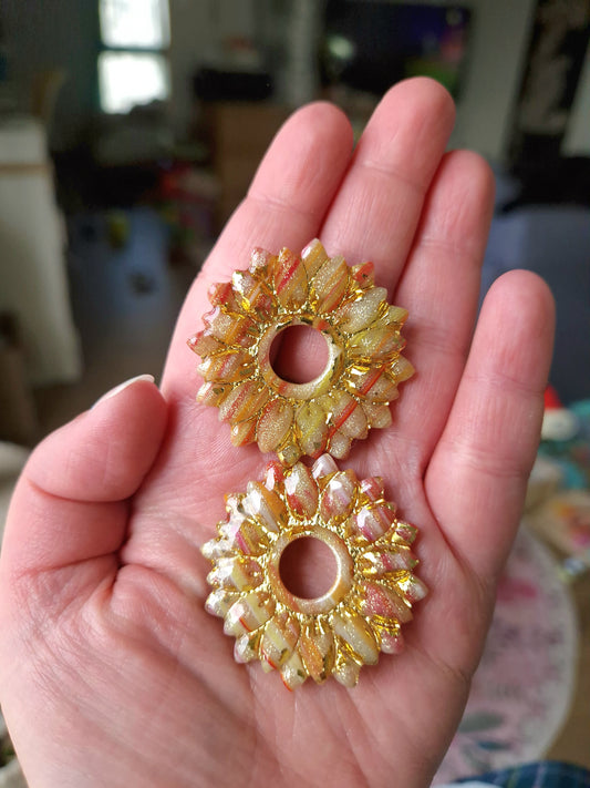 Maxi pampilles "Tournesol 🌻" (sans créoles) finition brillante 4 cm.