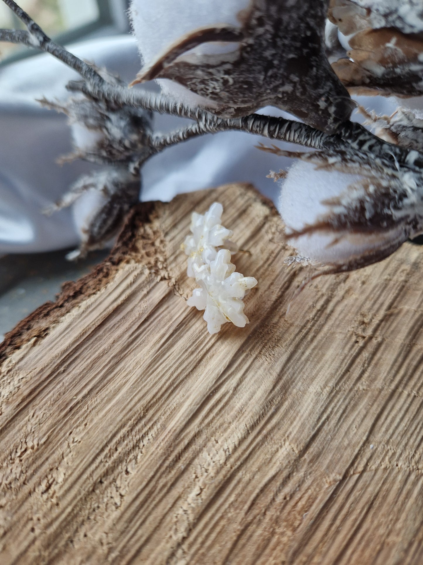Puces d'oreilles "Flocons❄️" blanc or.
