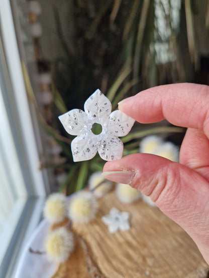 Pampilles "Fleurs de Noël" grandes (sans créoles) blanc/argent 🤍🩶