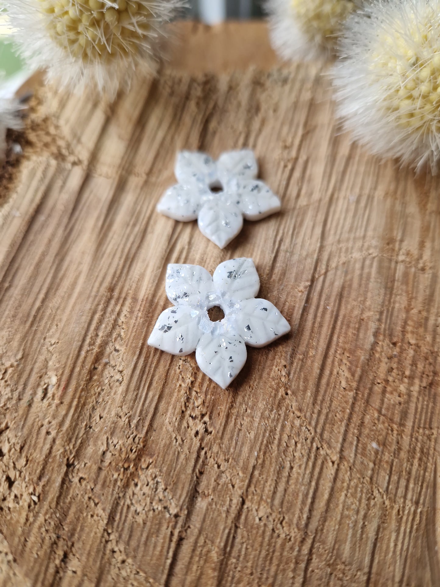 Pampilles "Fleurs de Noël" moyennes (sans créoles) blanc argent 🤍🩶