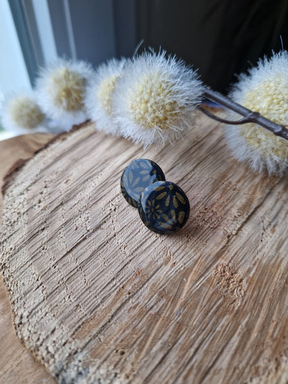 Puces d'oreilles rondes.