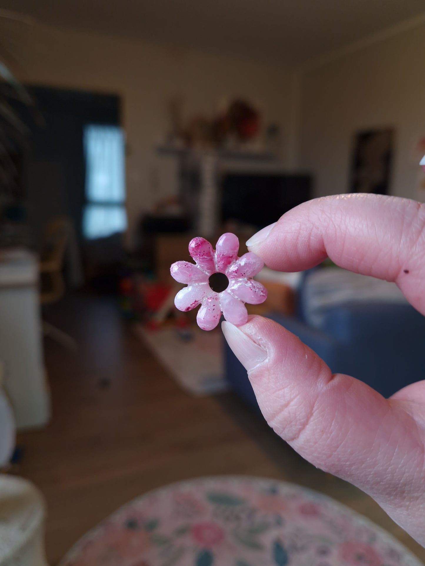 Les pampilles "La vie en rose 🩷" (sans créoles) finition brillante.