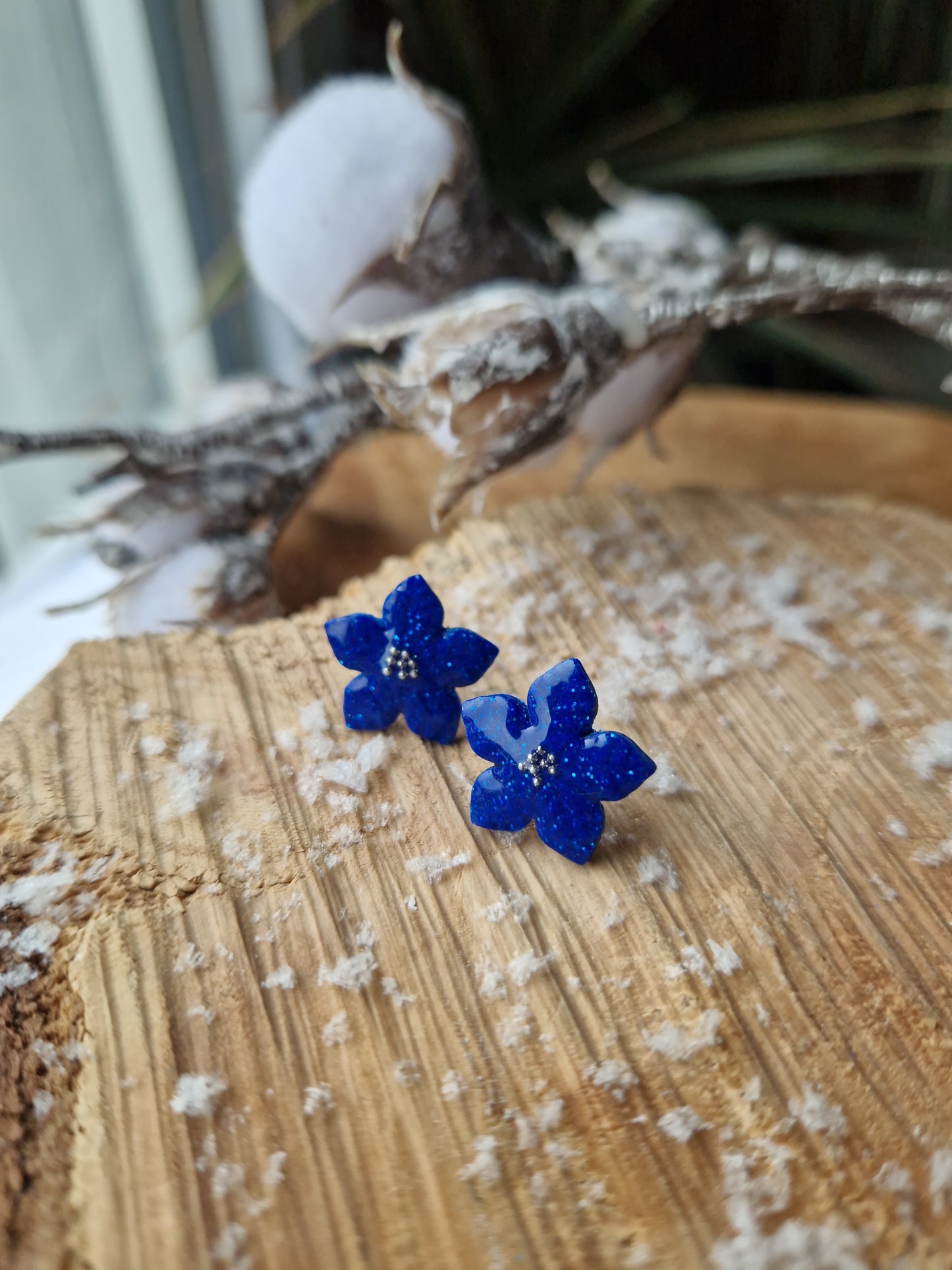 Petites puces "Fleurs de Noël" bleu roi pailleté 💙.