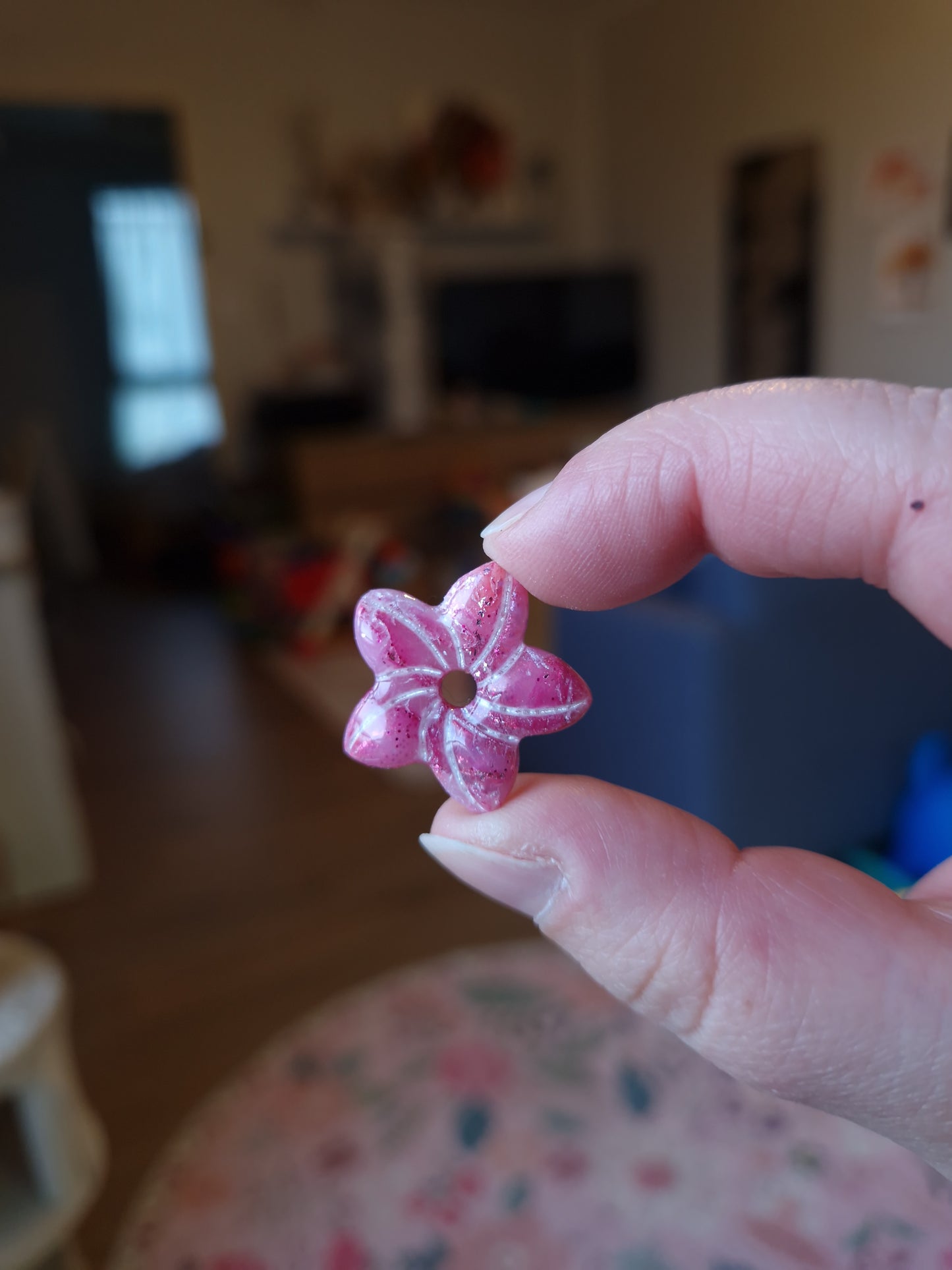 Les pampilles "La vie en rose 🩷" (sans créoles) finition brillante.