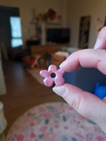 Les pampilles "La vie en rose 🩷" (sans créoles) finition brillante.