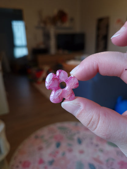 Les pampilles "La vie en rose 🩷" (sans créoles) finition brillante.
