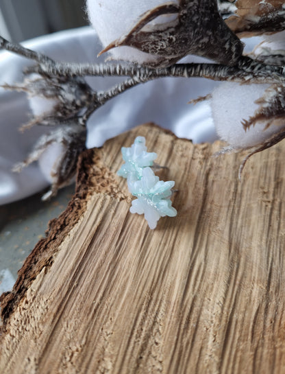 Puces d'oreilles "Flocons ❄️" bleu argent.