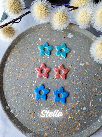 Pampilles relief roses 🌹finition brillante (sans créoles).