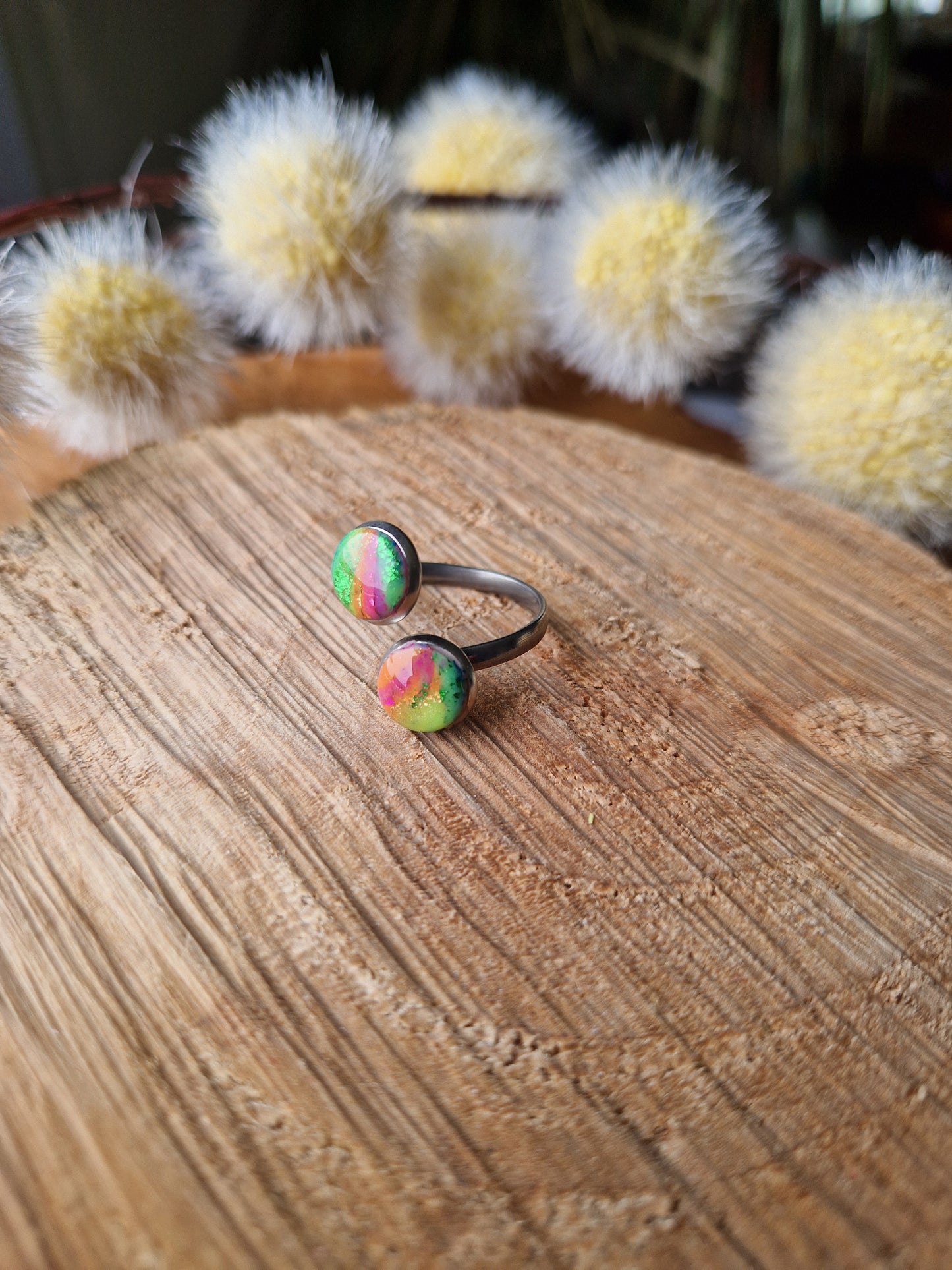 Bague ajustable "Rainbow" argentée.