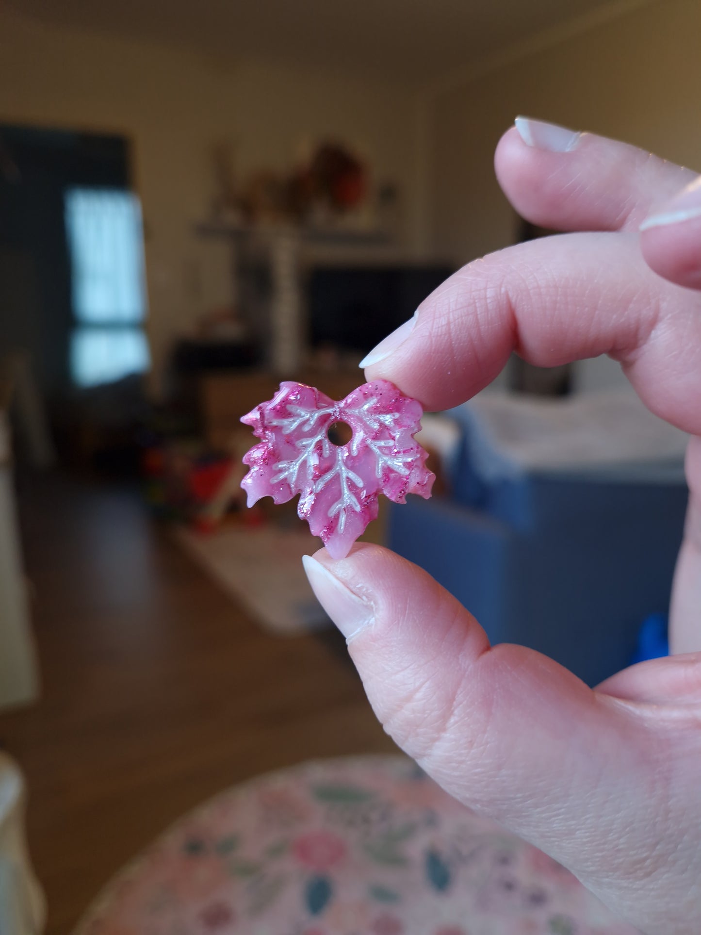 Les pampilles "La vie en rose 🩷" (sans créoles) finition brillante.