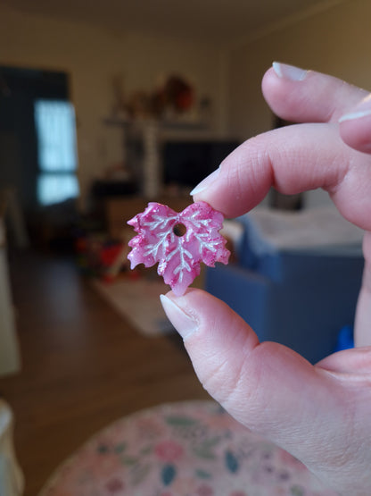 Les pampilles "La vie en rose 🩷" (sans créoles) finition brillante.